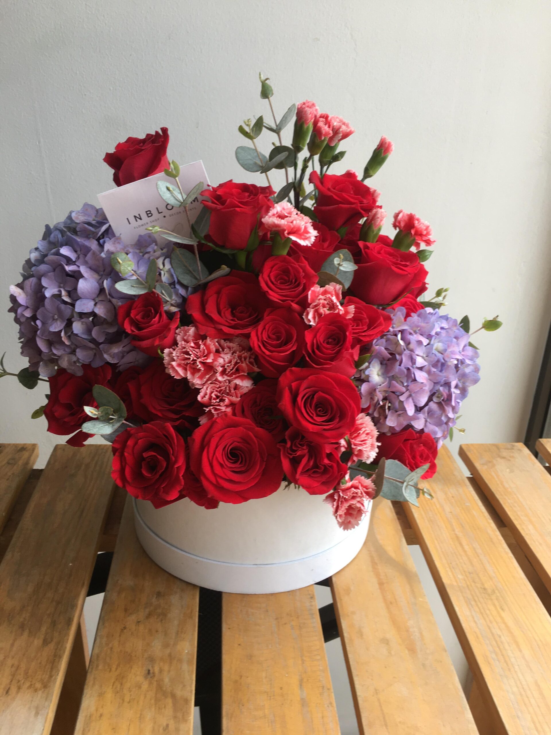 Caja redonda de 50 tallos - Imagen 2