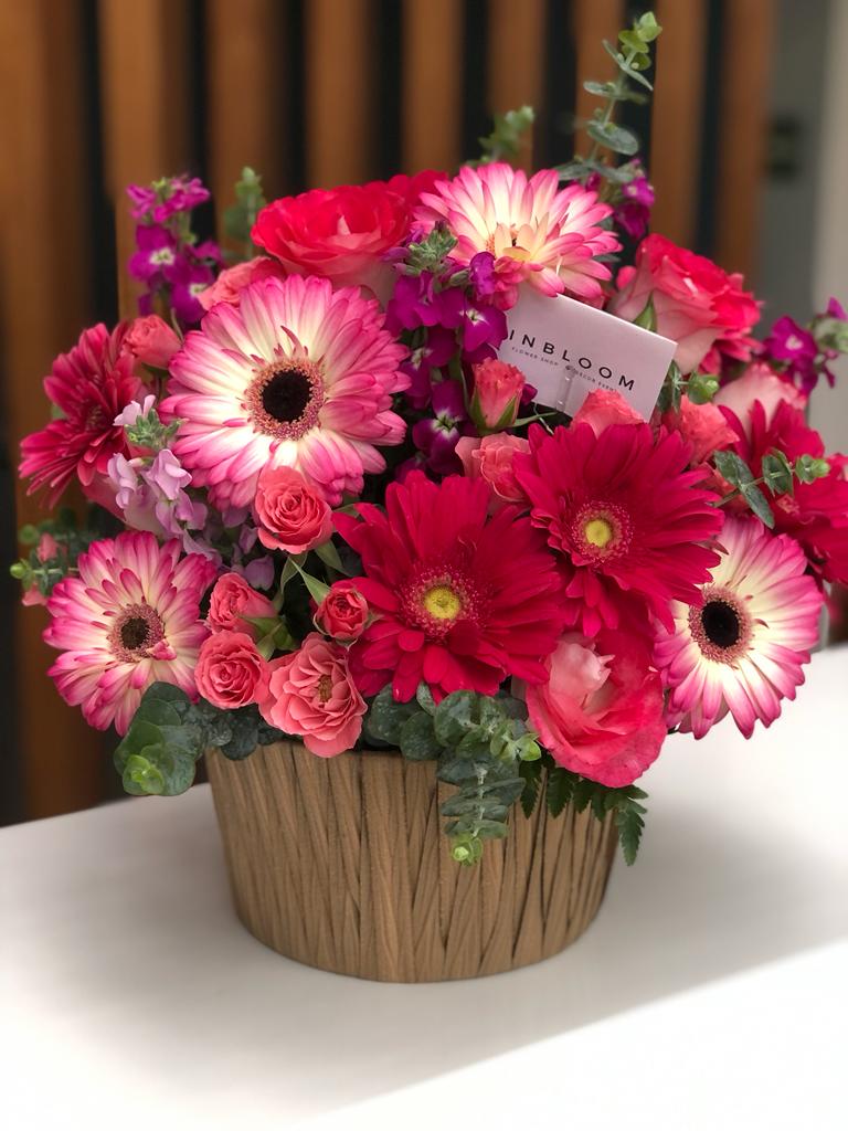 Canasta de flores mixtas