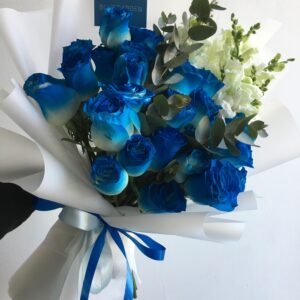 ramo de rosas azules