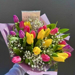 Ramo de 25 tulipanes y baby breath