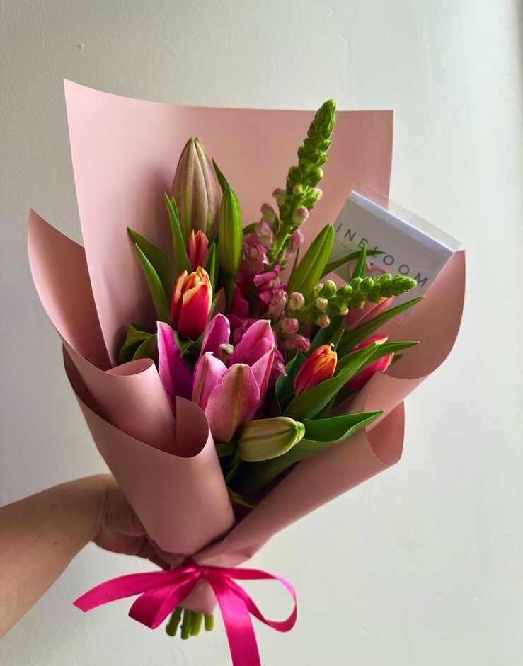 Ramo de tulipanes y lirios